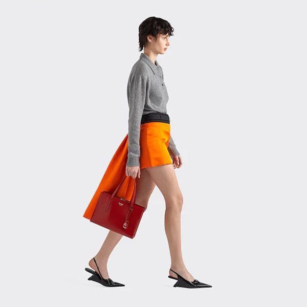 国内完売!プラダ新作 コピー★ミディアムブラッシュドレザーハンドバッグ 1BA350ZO6F02SBVOOO